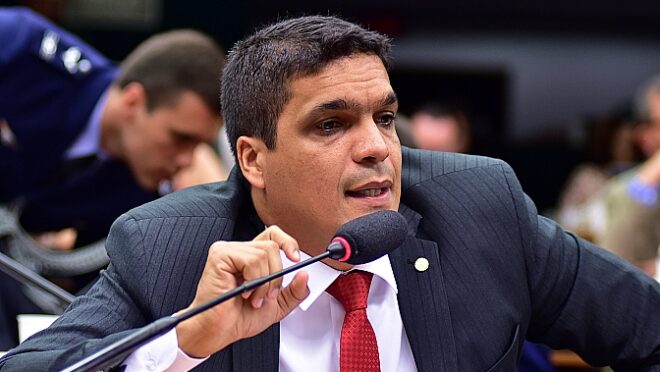 Daciolo entra na disputa pelo governo do Amazonas e defende mudar a capital do país para o estado