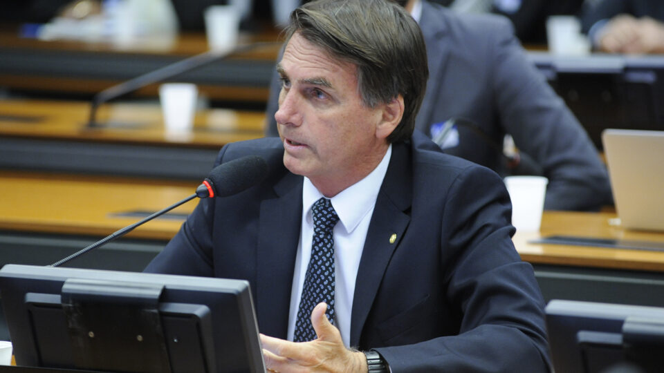 Câmara resgata texto de Bolsonaro de 2005 e aprova porte de armas para oficiais de Justiça