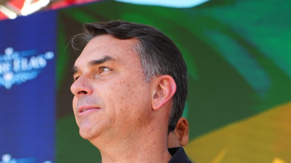 TSE diz que filiação fraudulenta de Flávio Bolsonaro partiu do próprio partido Missão