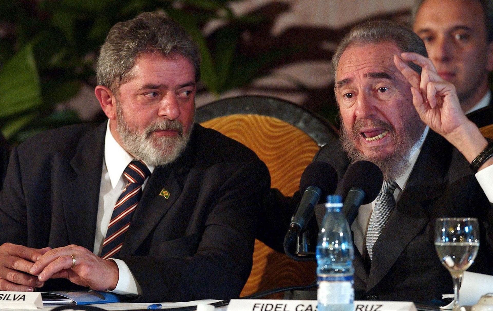 Em homenagem aos 100 anos do ditador, Lindbergh posta foto de Fidel com Lula