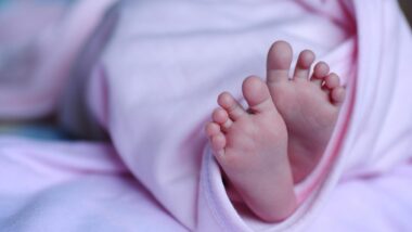 Bebê resgatada ganhou o nome de Maria Stella.