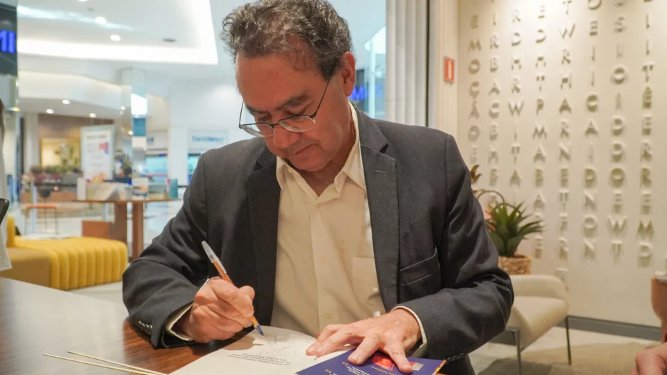 Escritor ficou conhecido por sua proeminência no mercado de auto-ajuda.