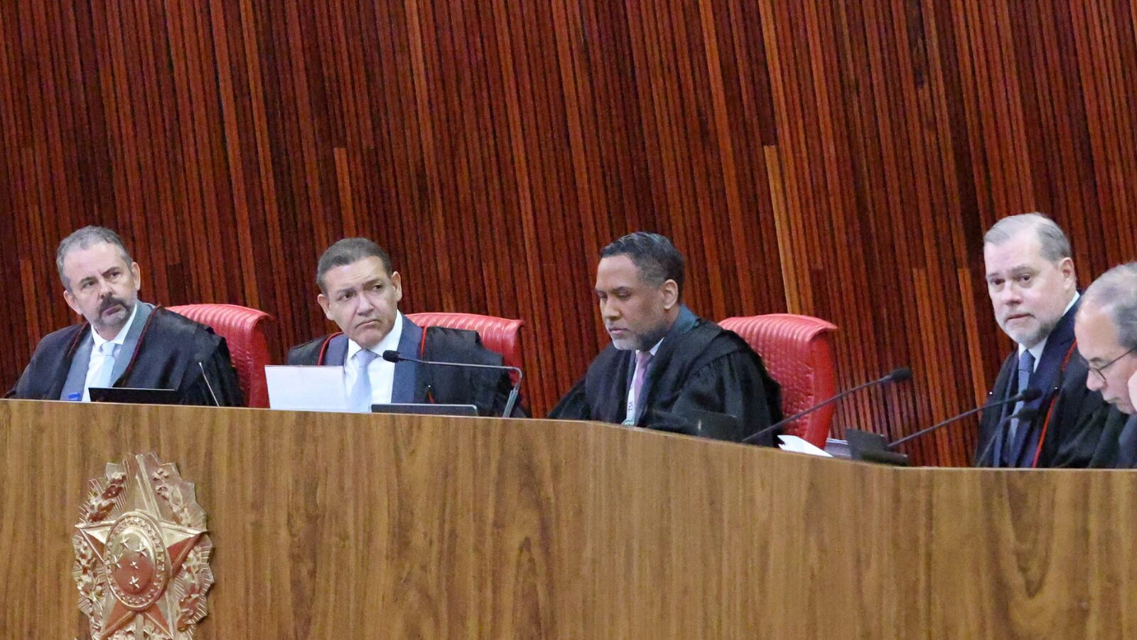 O Brasil precisa mesmo do TSE? Veja como outros países organizam suas eleições
