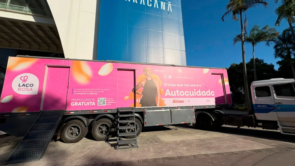 Unidade móvel do projeto Cuidado em Movimento, desenvolvido em parceria com a Fundação Laço Rosa