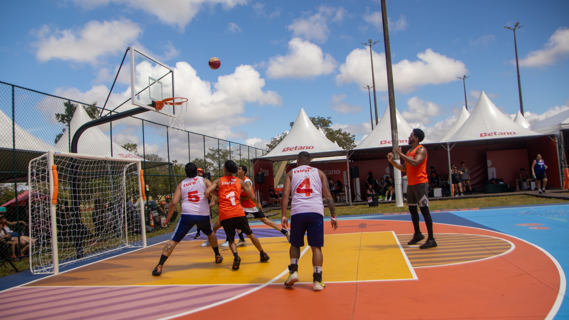 Iniciativas apoiadas pelo Betano em Movimento incluem projetos de incentivo à prática esportiva e revitalização de espaços esportivos públicos