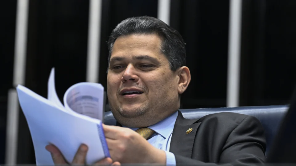 Alcolumbre comemora descoberta de petróleo na Margem Equatorial