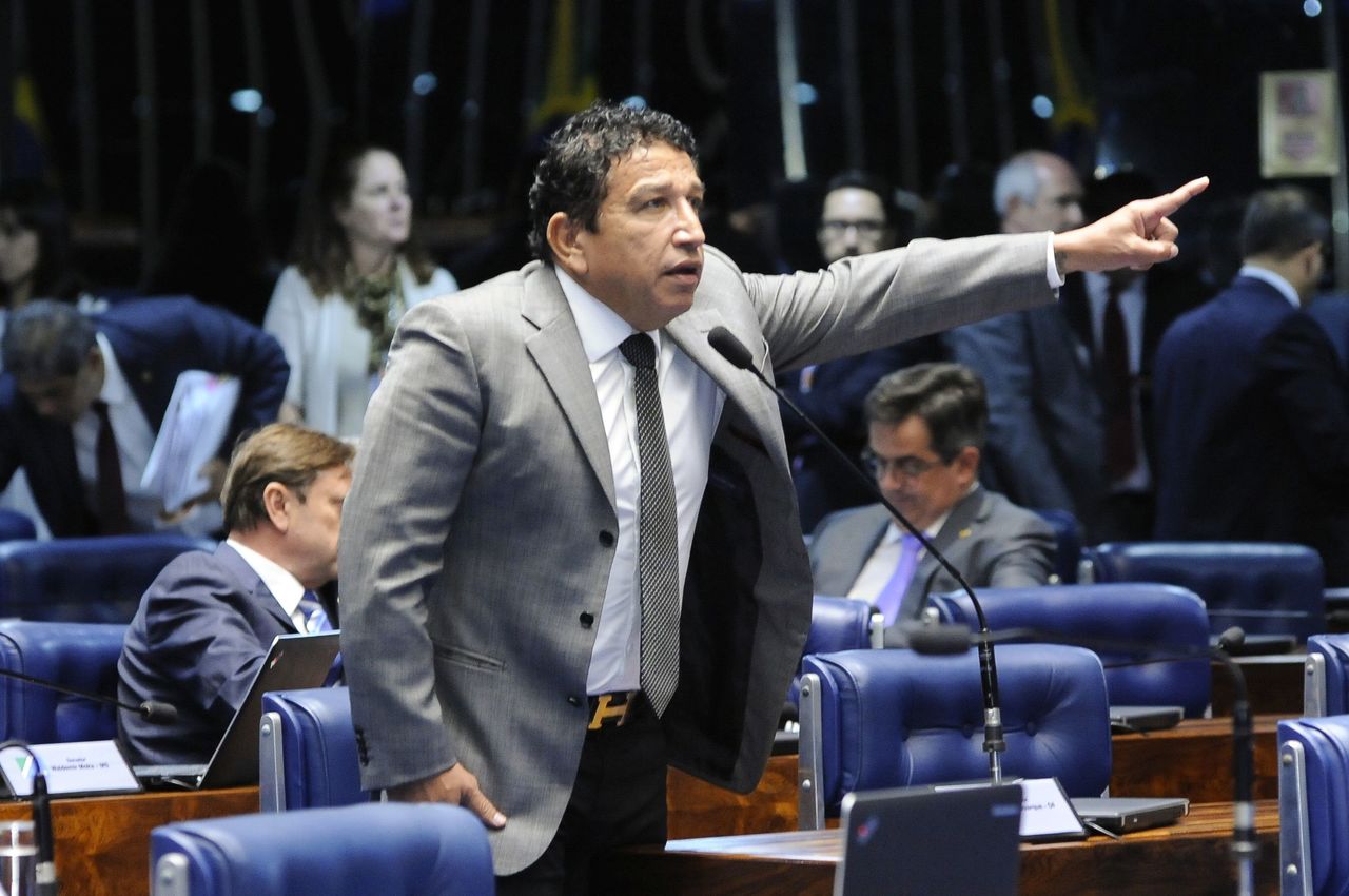 Bancada evangélica trava orçamento federal para derrubar vetos de Lula