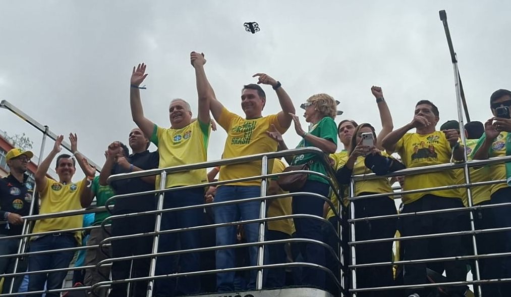 Flávio Bolsonaro lança candidatura à Presidência em Copacabana
