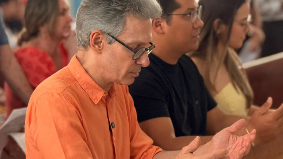 Zema inicia campanha participando de missa no norte de Minas Gerais