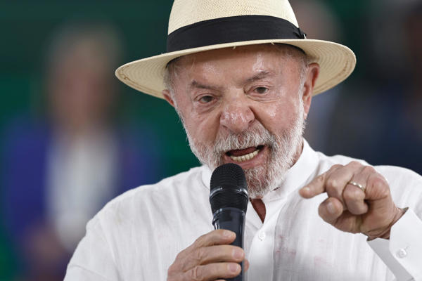 Lula admite tratamento para câncer e diz que lutará “para a direita não vencer”