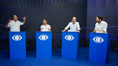 Debate de Minas expõe divergências sobre dívida, segurança e privatizações.