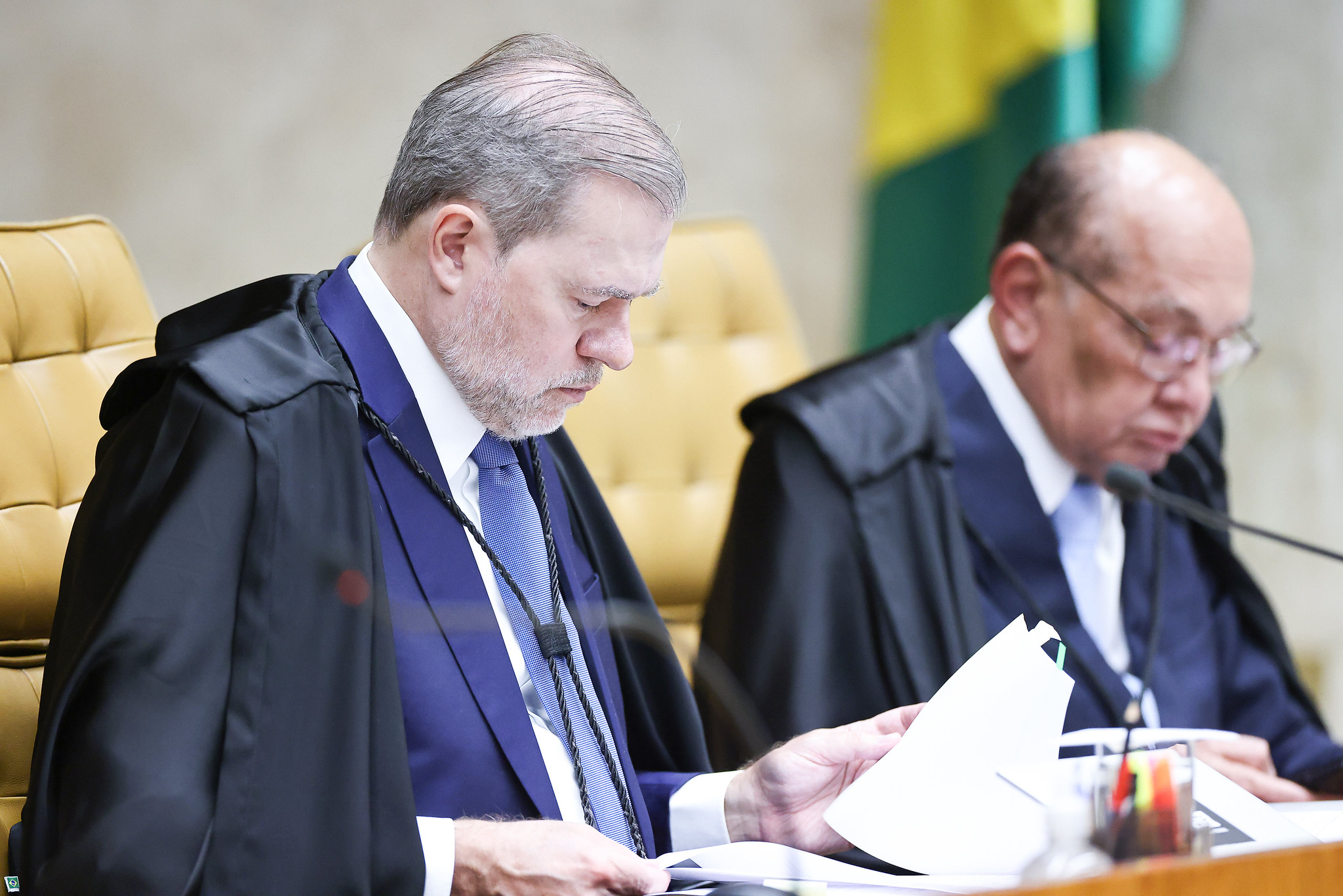 PEC propõe aplicação imediata de mandato e ameaça “impeachment indireto” de ministros.