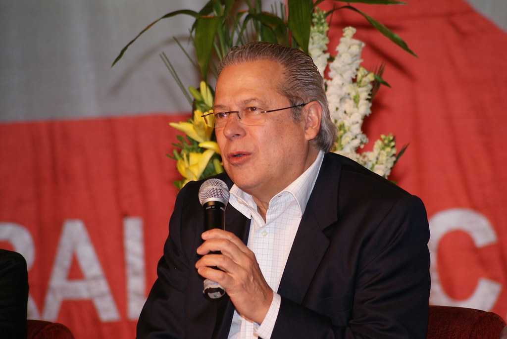 José Dirceu destaca apoio de diferentes partidos à candidatura de Lula em 2026.