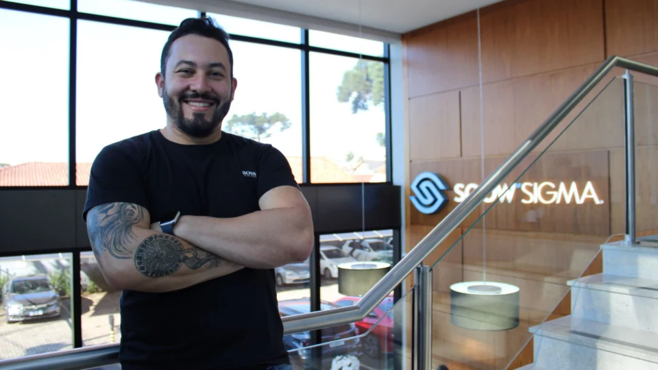Tomé Gonçalves, especialista em Tecnologia Operacional (OT) da Soow Sigma, destaca a importância de fortalecer a segurança em ambientes industriais diante do avanço da digitalização, da conectividade e da Indústria 4.0. Para ele, proteger a operação é também garantir a continuidade e a resiliência dos negócios.