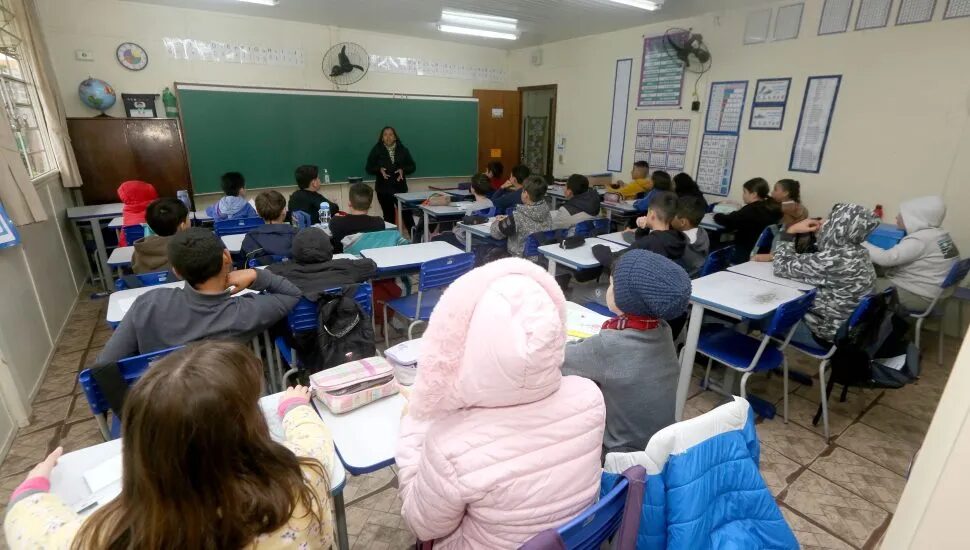 Escolas municipais de Curitiba registraram avanços no Ideb 2025.