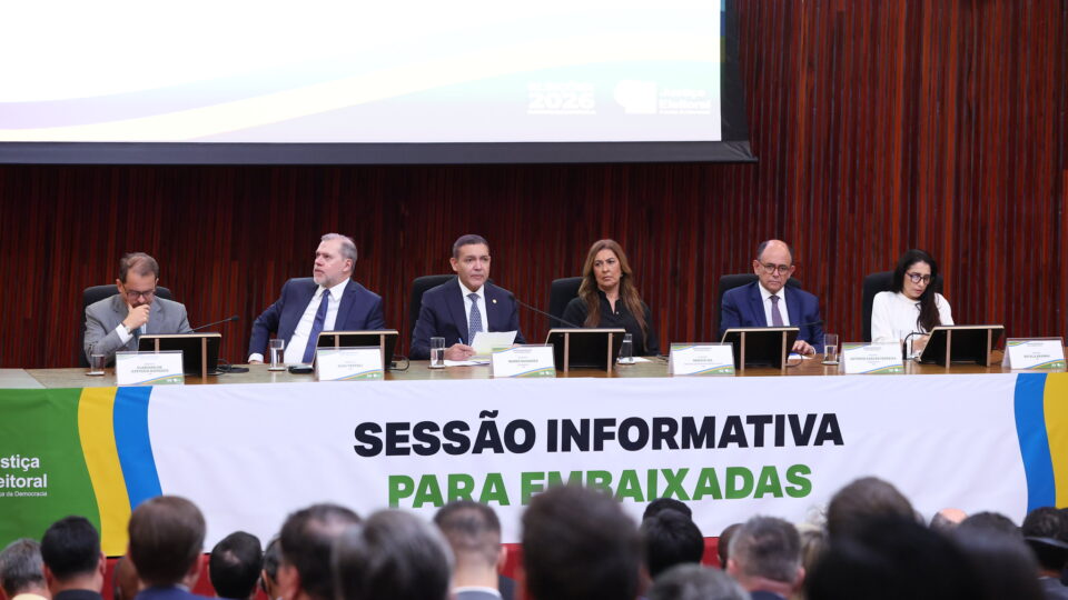 Nunes Marques defende urna eletrônica e alerta sobre uso da IA