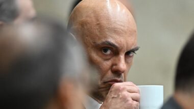 Placar STF monitora o posicionamento de candidatos do Senado sobre o impeachment de ministros.
