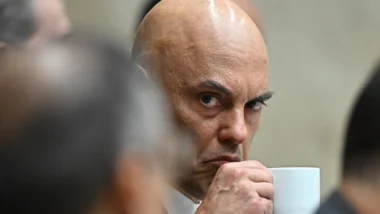 Placar STF monitora o posicionamento de candidatos do Senado sobre o impeachment de ministros.