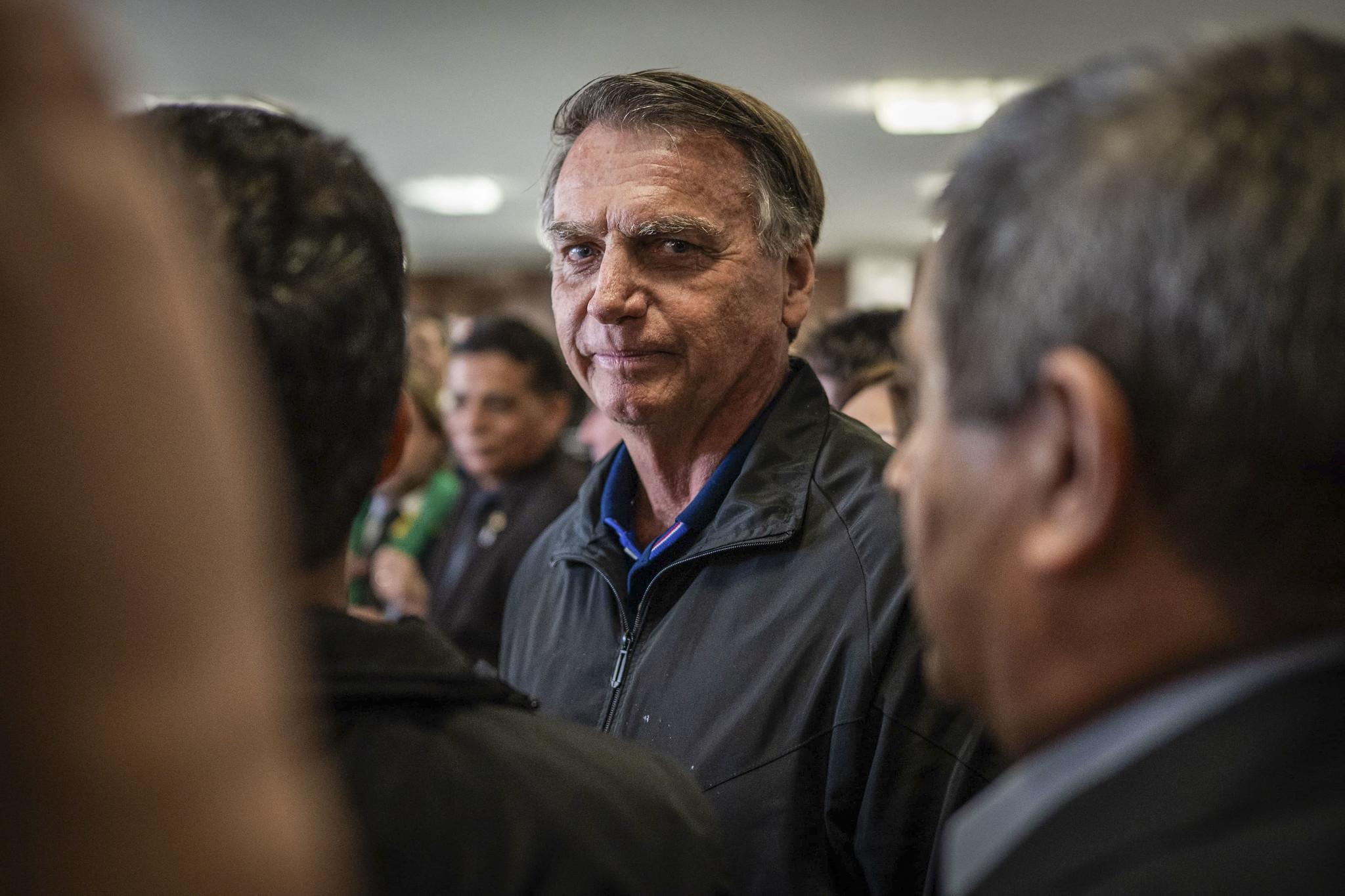 Moraes autoriza Bolsonaro a ir ao dentista, mas veta clínica de mulher de Flávio