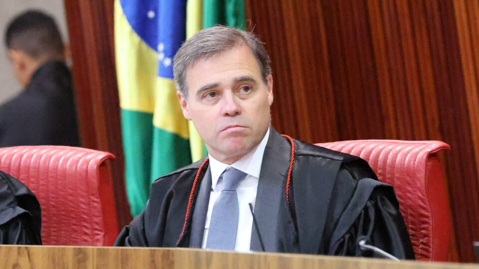 Mendonça manda remover trechos em que Lula pede votos antes do período eleitoral