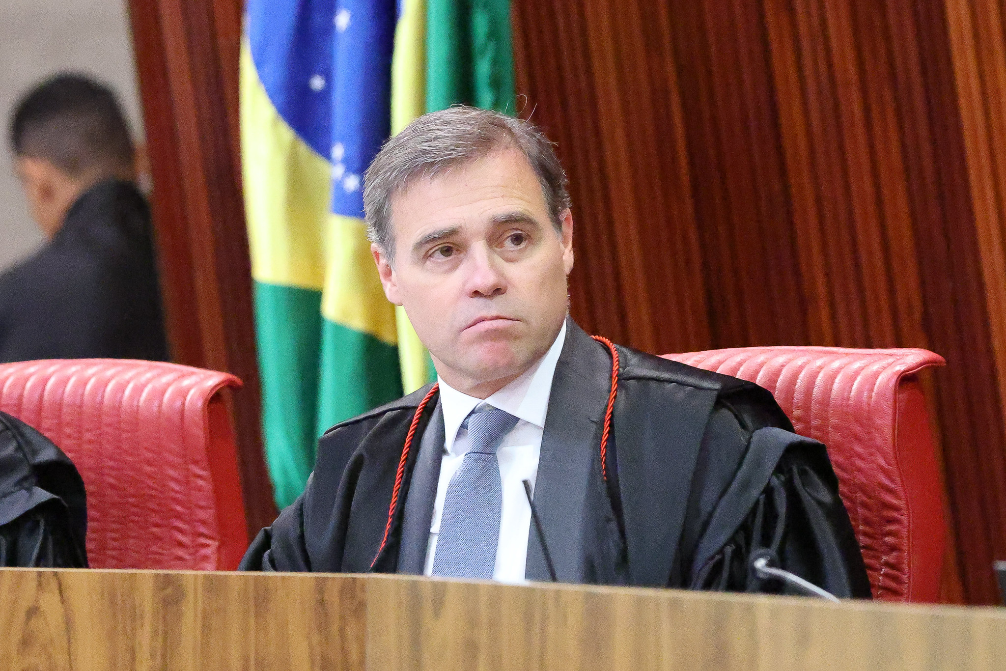 Oposição diz que decisão do TSE expõe pedido de voto antes da hora