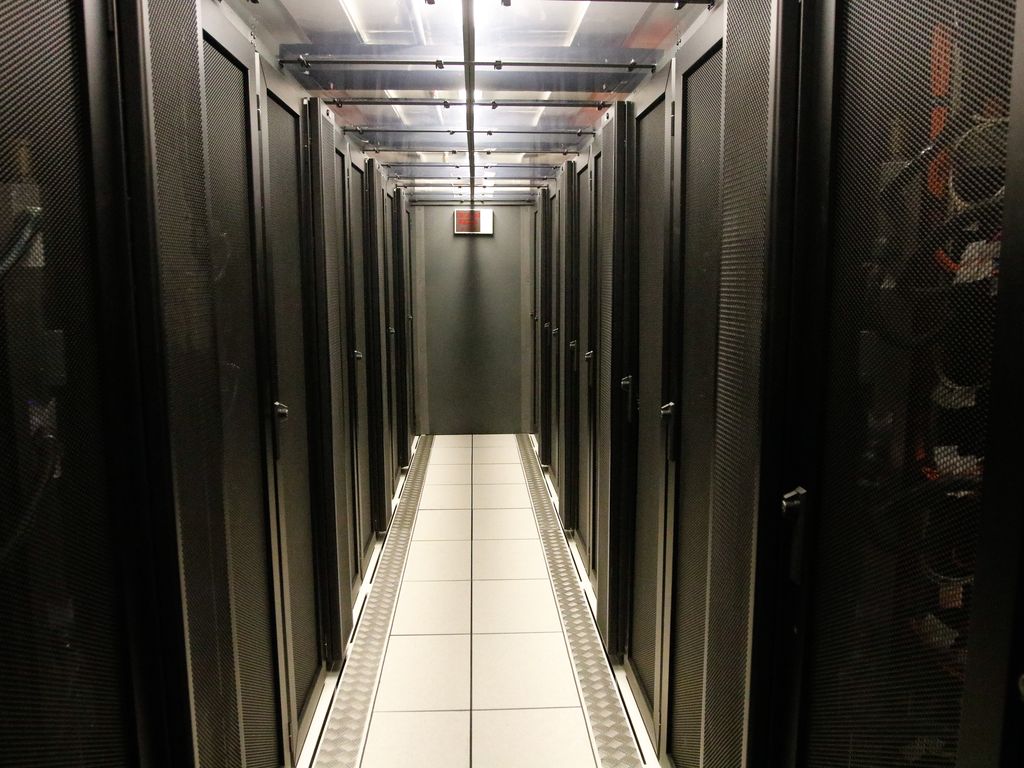 Supercomputadores importados da Índia serão integrados e distribuídos entre diferentes cidades do Paraná.
