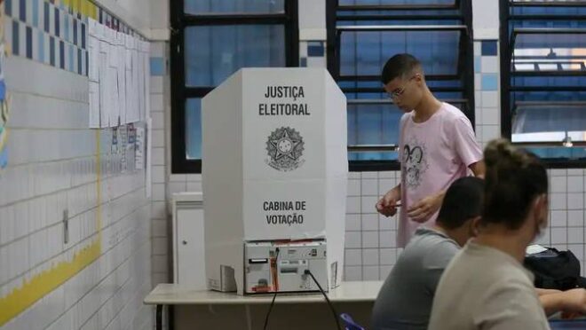 Número de jovens aptos a votar cai 22% em 16 anos, diz levantamento da Nexus