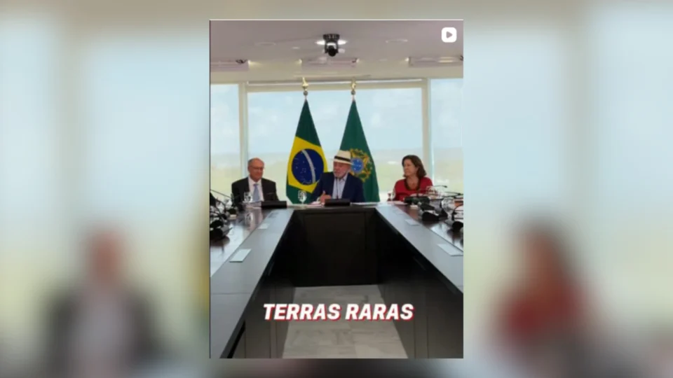 Vídeo reproduz fala de Lula anunciando mudança de patamar na política de terras raras e prometendo construção de mais laboratórios.