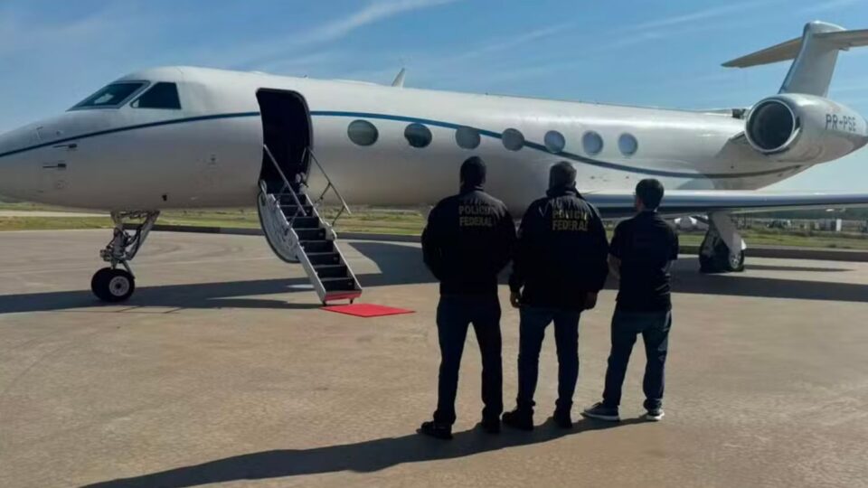 Quem mais viajou no jato de Vorcaro apreendido no Paraguai?