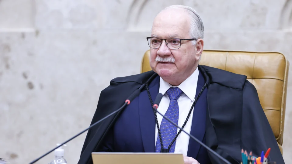 Presidente do STF deixa sem data julgamento que já passou por travamento de 82 dias vindo de pedido de vista de Flávio Dino.