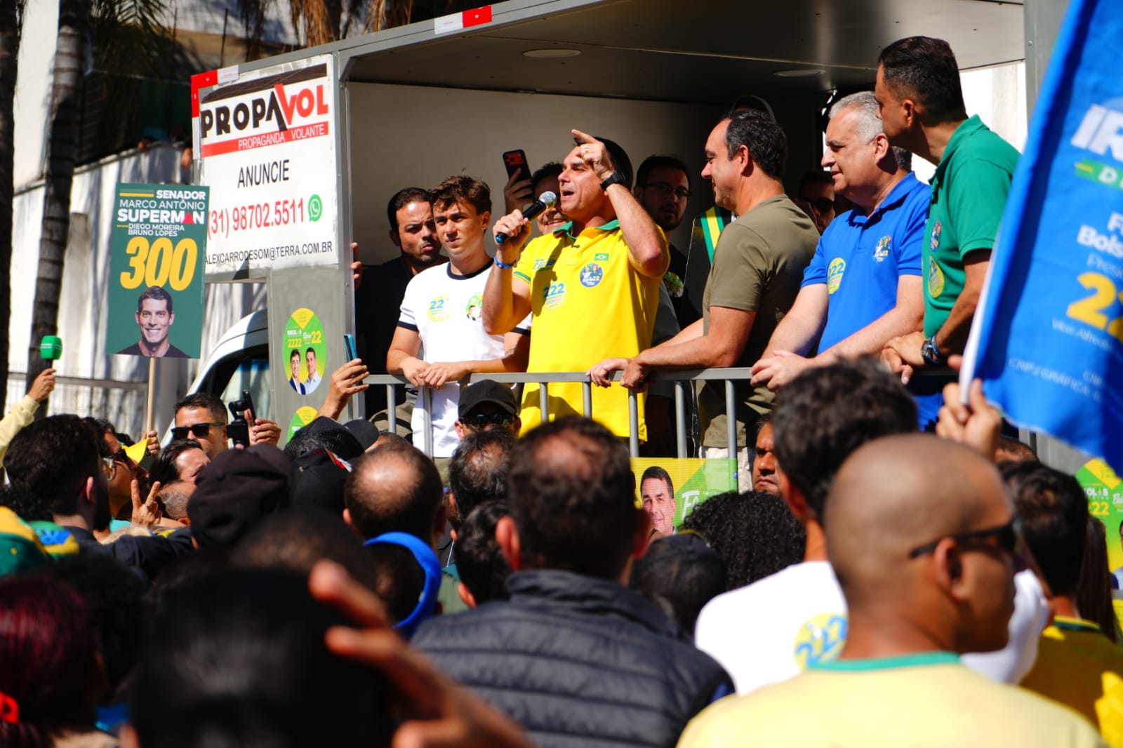 Filiação de Flávio vira caso de PF e coloca versões em choque