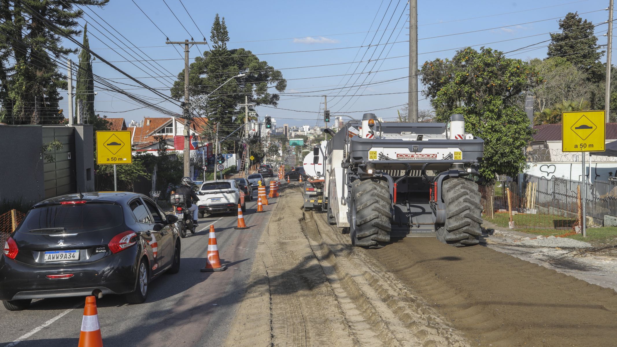 Obras do Novo Inter 2 na Rua Dr. Roberto Barrozo, no Vista Alegre, com intervenções na via e alterações no trânsito.