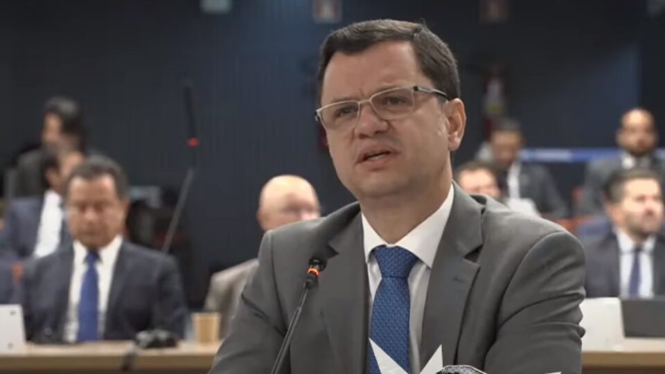 Moraes autoriza visita de ministro do TCU a Anderson Torres na Papudinha