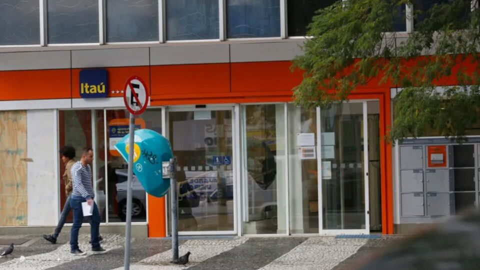 Bancários param no Paraná em meio a impasse em negociação salarial com bancos