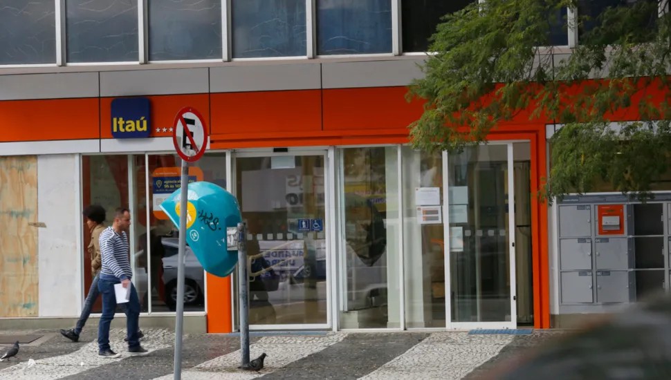 Bancários param no Paraná em meio a impasse em negociação salarial com bancos