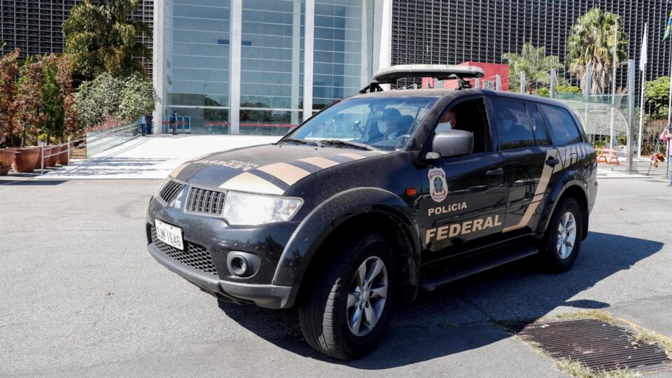 PF apura desvio de mais de 20 toneladas de livros didáticos no Piauí e no Maranhão