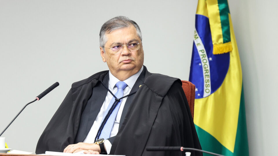 Dino diz que defendeu diploma obrigatório em voto, mas caso não tratava do tema