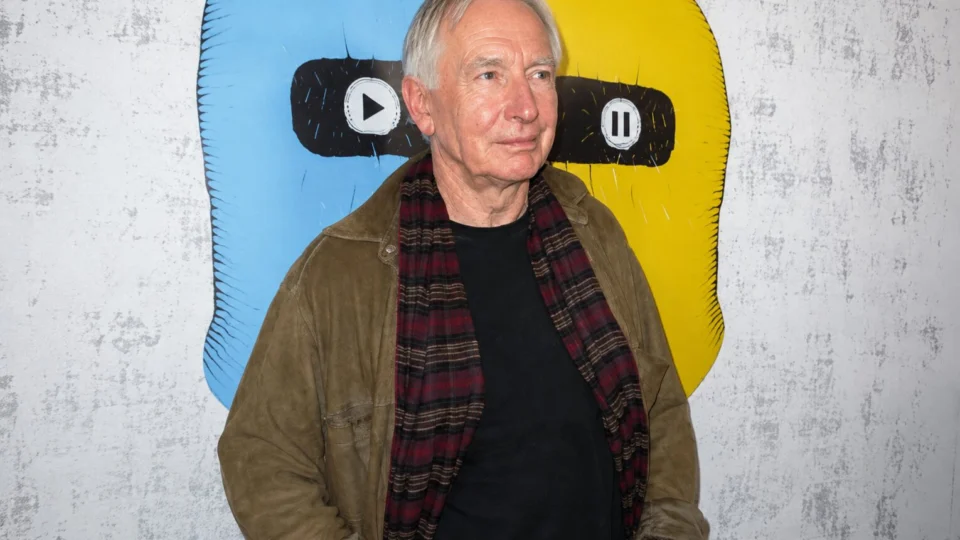 O cineasta australiano Peter Weir, que nasceu em 21 de agosto de 1944 e dirigiu filmes como Sociedade dos Poetas Mortos e O Show de Truman.