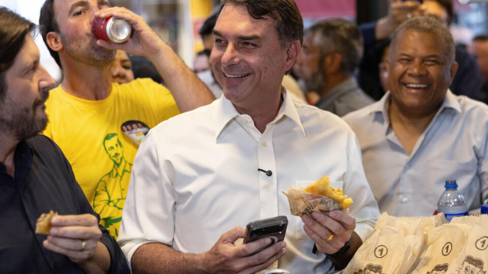 Lulinha processa Flávio Bolsonaro e pede remoção imediata de vídeo sobre farra do INSS