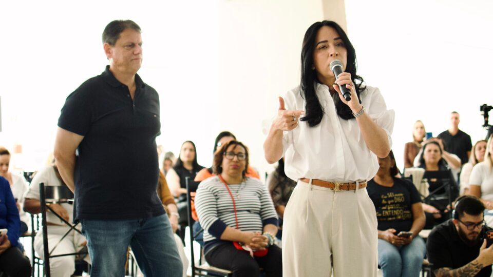 Quem é Cristiane Freitas, que trocou discrição por protagonismo na campanha de Tarcísio
