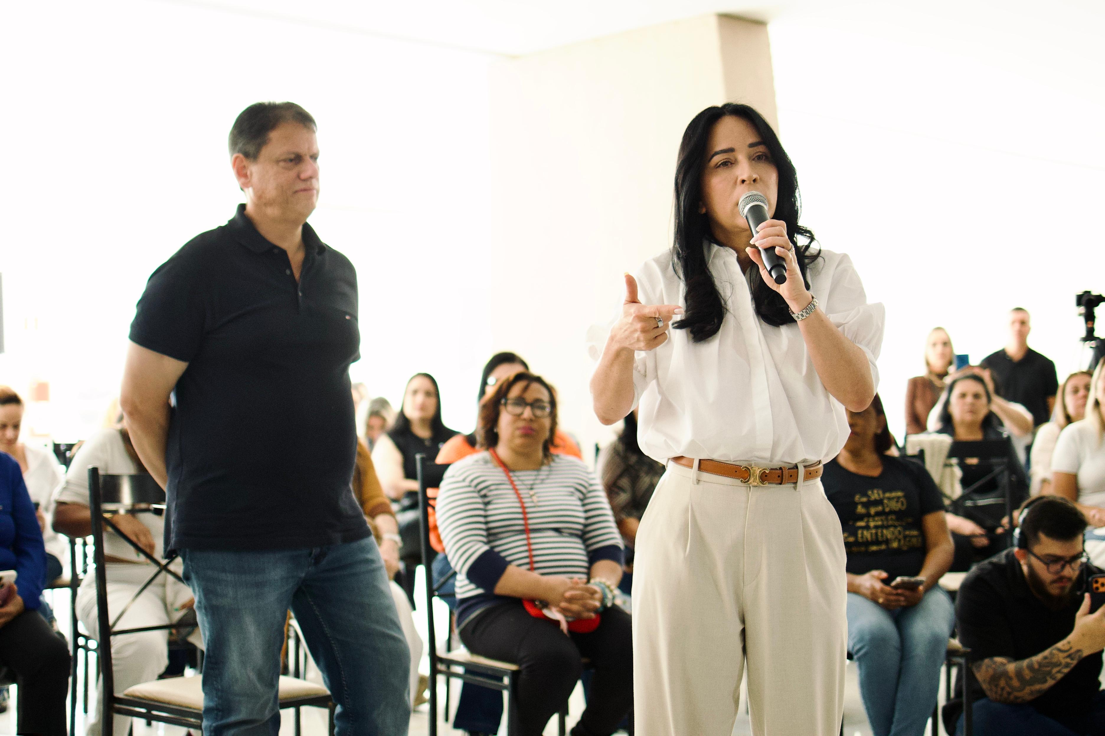 Quem é Cristiane Freitas, que trocou discrição por protagonismo na campanha de Tarcísio
