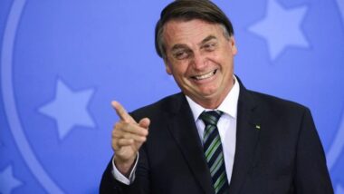 Sobrenome Bolsonaro aparece no nome de urna de 29 candidatos em 2026.