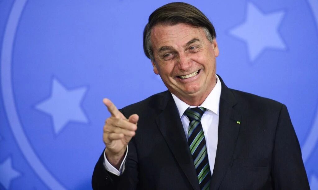 Bolsonaro aparece como parte do nome de urna de 29 candidatos em 2026.