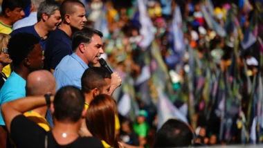 Flávio Bolsonaro reúne especialistas em economia, finanças, infraestrutura, investimentos e política fiscal.