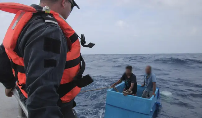 Após cinco dias à deriva no Pacífico, os dois pescadores foram localizados a cerca de 241 quilômetros da costa de Chiapas e levados em segurança pela Marinha mexicana.