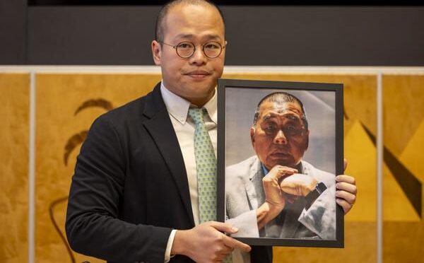 Jimmy Lai, o bilionário preso na China por fundar jornal pró-democracia vira símbolo de liberdade