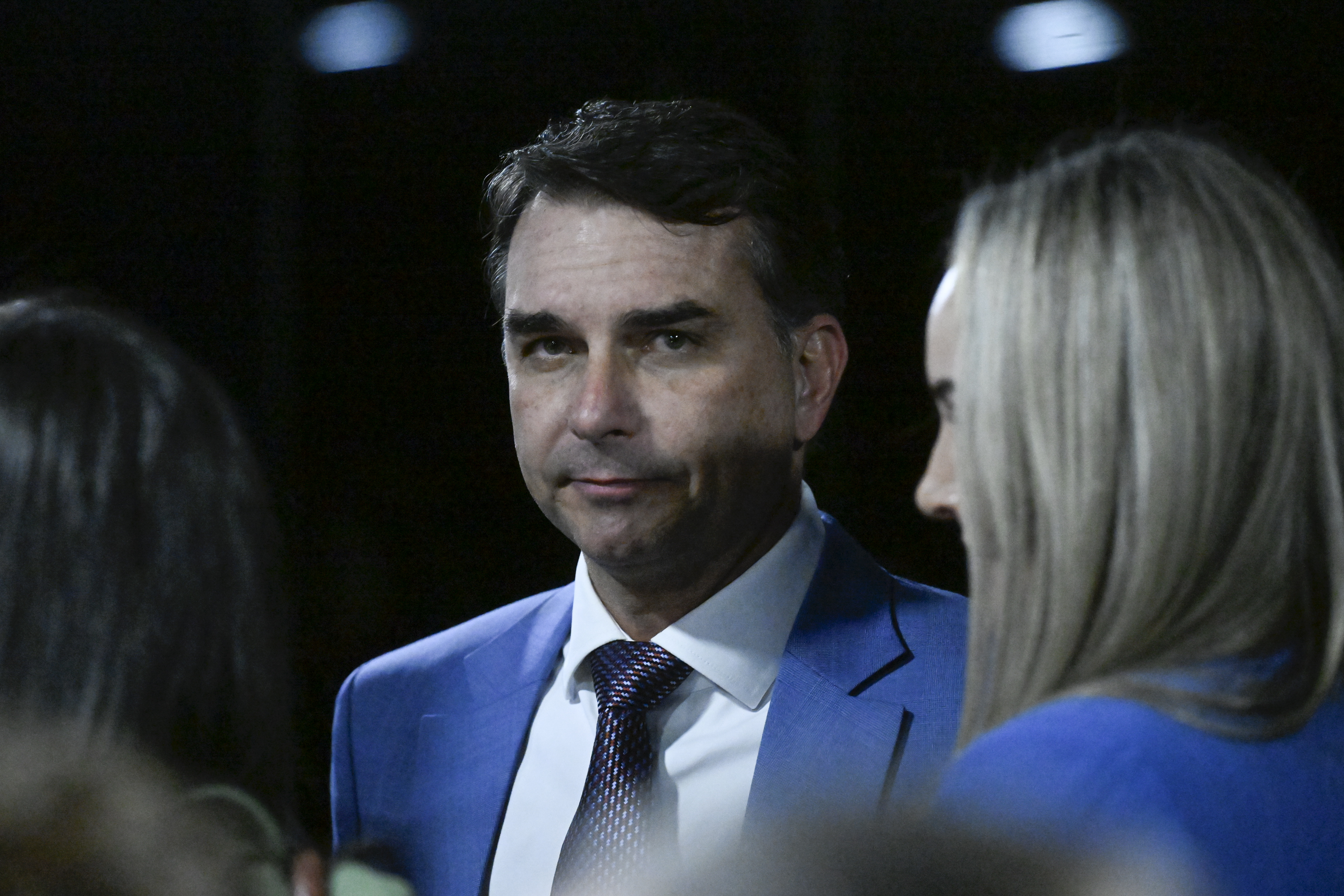 Plenário do Senado Federal durante sessão deliberativa ordinária. Ordem do dia. 
Juíza reiterou pedido de esclarecimentos sobre contrato com Eduardo Fischer e já adverte sobre desobediência.
Em foco,  à bancada, senador Flávio Bolsonaro (PL-RJ).
Foto: Carlos Moura/Agência Senado