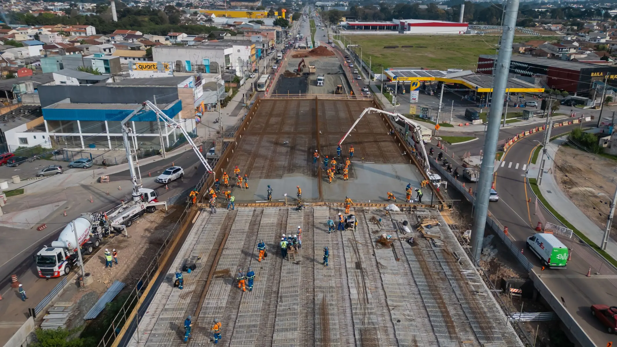 Concretagem do Viaduto Curitiba-Pinhais, obra estrutural que integra o projeto do Novo Inter 2 e faz parte do PRO Curitiba.