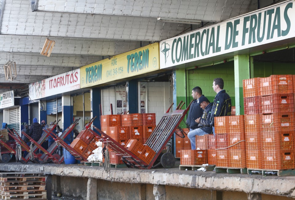 A combinação de clima adverso, energia mais cara e fertilizantes elevados pode aumentar os custos agrícolas e prolongar a inflação dos alimentos em 2027.