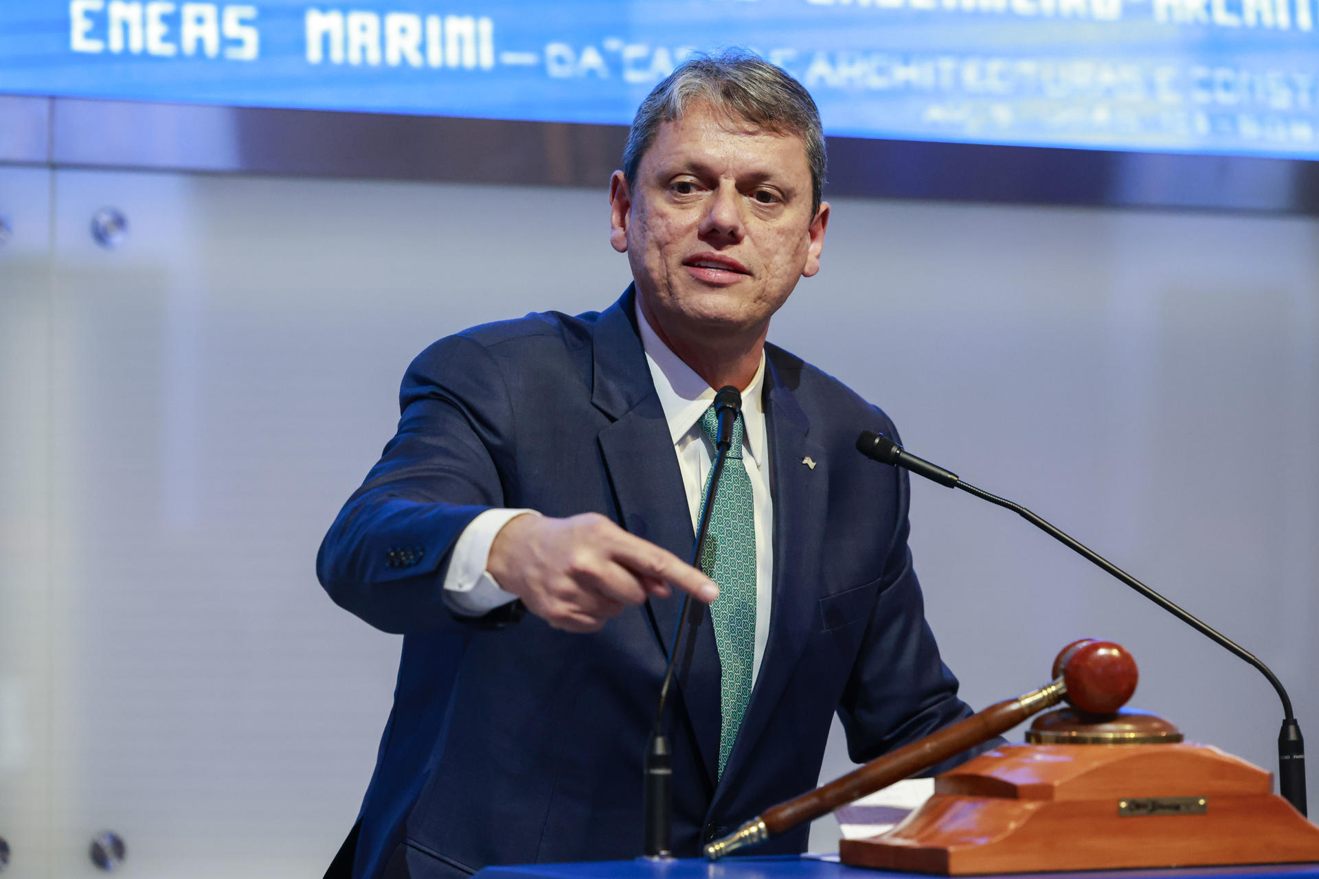 Juízes classificaram como “indiferente eleitoral” publicação de parlamentares petistas contra governador.